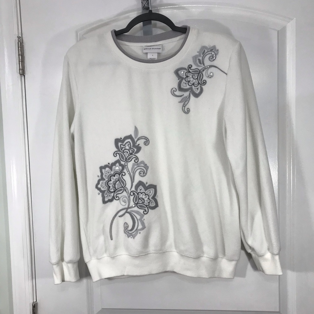 Alfred Dunner White Sweatshirt with Gray Floral Design Size Medium CB-H